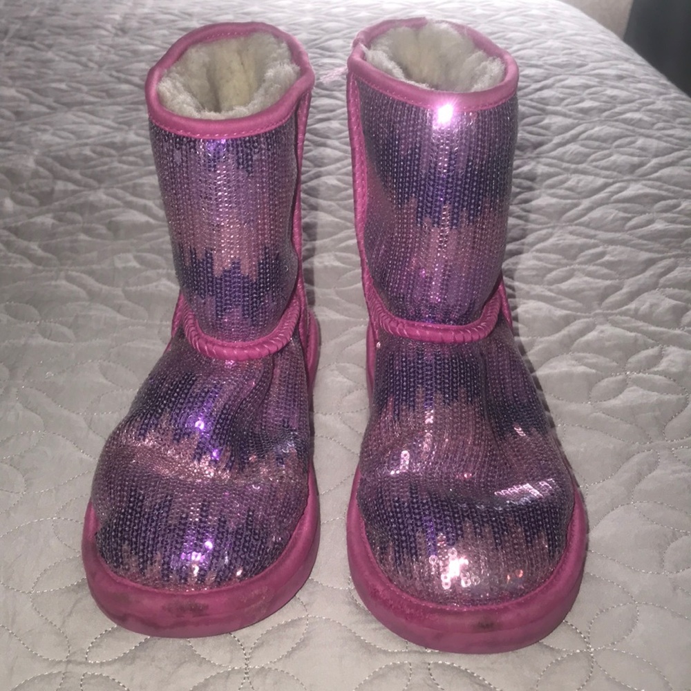 UGg sequined